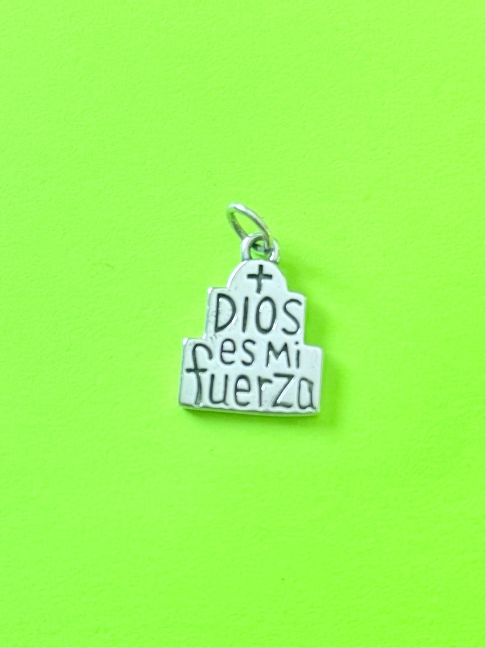James Avery Silver 'Dios es mi fuerza' Engraved Pendant